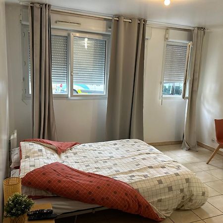 Studio A 2 Pas Du Metro Клиши Екстериор снимка