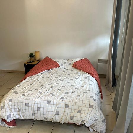 Studio A 2 Pas Du Metro Клиши Екстериор снимка