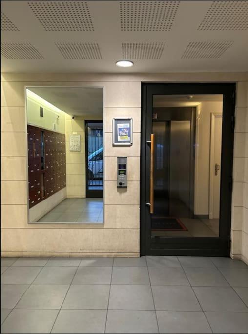 Studio A 2 Pas Du Metro Клиши Екстериор снимка
