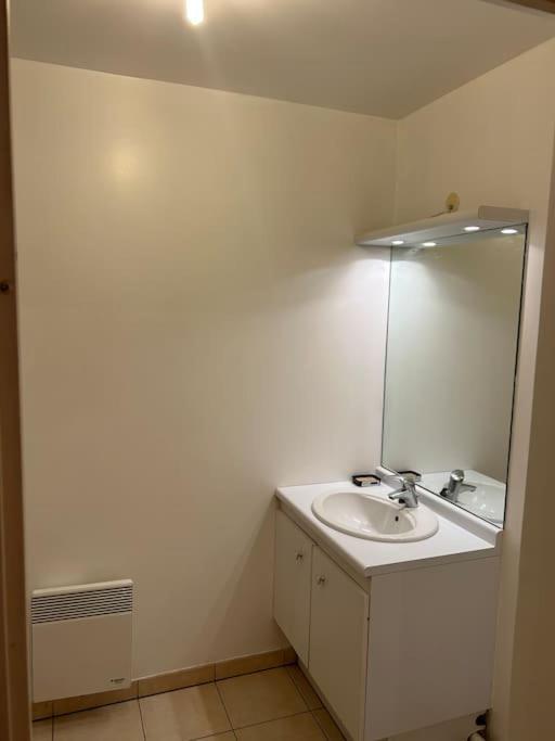 Studio A 2 Pas Du Metro Клиши Екстериор снимка