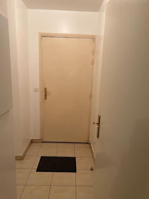 Studio A 2 Pas Du Metro Клиши Екстериор снимка