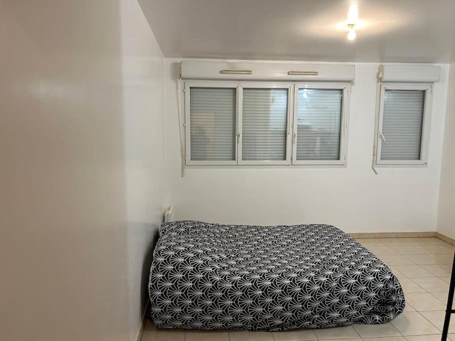 Studio A 2 Pas Du Metro Клиши Екстериор снимка
